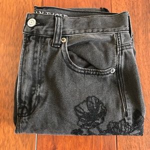 AMERICAN EAGLE Embroidered MOM Jeans